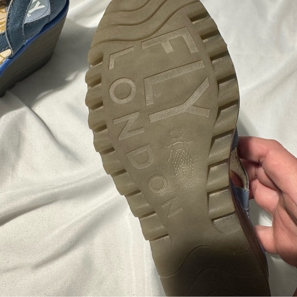 Fly London Wedge Sandals Powder Blue Size 35 (US 4.5-5) - Picture 9 of 9